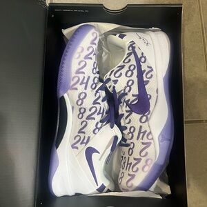 Black Kobe VIII Protro Shoe Box